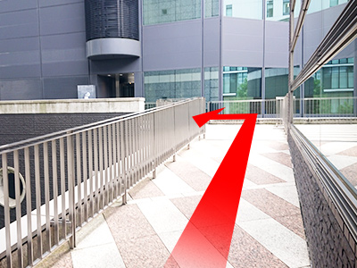 西新宿駅からの最短ルート 道順5の写真
