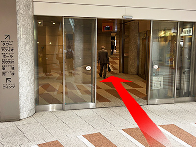 西新宿駅からの雨の日ルート 道順3の写真