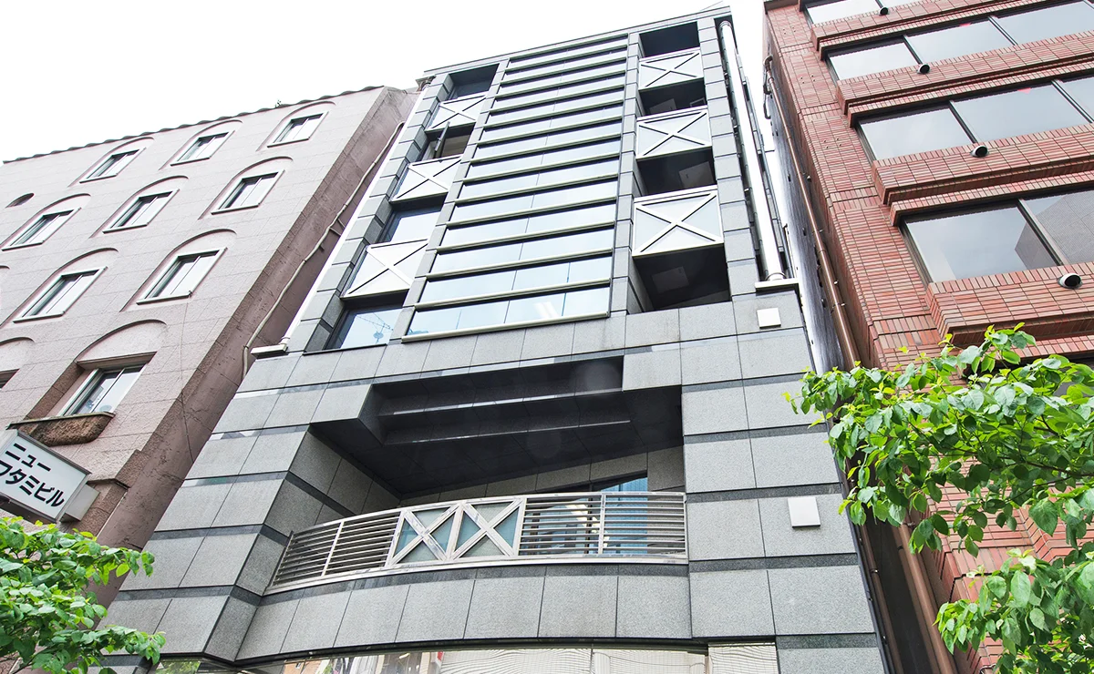 新宿アントレサロンのビル外観・アクセス